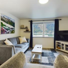 Updated Douglas Apartment, Near Downtown and Skiing, hotel a Juneau