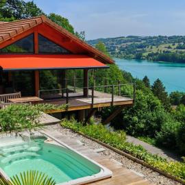 SEEBLICK romantic chalet spa lake view, Hotel in Paladru