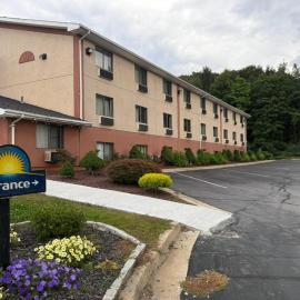 Days Inn by Wyndham Torrington, מלון בTorrington