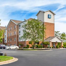 Birch Hill Suites Clarksville-Louisville North, hotel in Clarksville