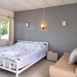 บ้านสวนคึดฮอดโฮมสเตย์ ศรีสวัสดิ์ กาญจนบุรี, hotel u gradu Ban Hin Hak