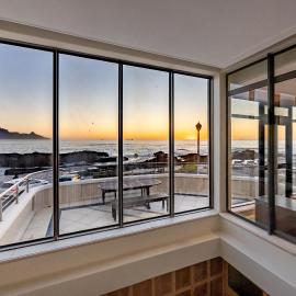 HOME-LYNN, 4 bedroom, Bloubergstrand, hotel in Bloubergstrand