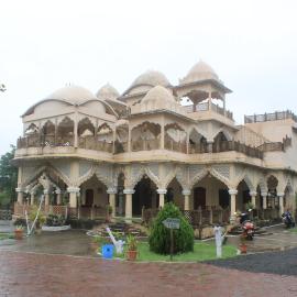 Royal Jungle Kothi, hotel em Tāla