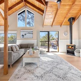 Holiday Retreat Jervis Bay - 5 Min Walk to Bay, Hotel in Callala Bay