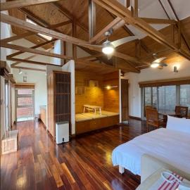鳳凰森之鳴, hotel a Lago Lugu