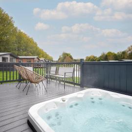 The Flamingo Lodge with Hot Tub