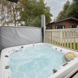 Reynards Retreat Lodge with Hot Tub, hotel in Barmby on the Moor