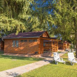 Apartamenty przy winnicach - blisko term - świetny wybór dla rodzin z dziećmi - mówimy po polsku!, hotel in Bogács