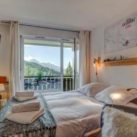 Slow Chalet des Bois 7 min walk from slopes Nordic Alpine Mountain view