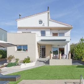 Fantástica casa con piscina en Vilanova i la Geltrú, Hotel in Vilanova i la Geltrú