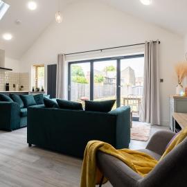 4 bedroom bungalow in Kettering - Garden - Parking - WiFi, hotel em Kettering