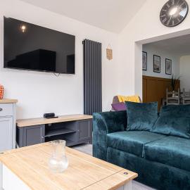 4 bedroom bungalow in Kettering - Garden - Parking - WiFi