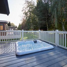Lucky Lodge with Hot Tub, hotel in York