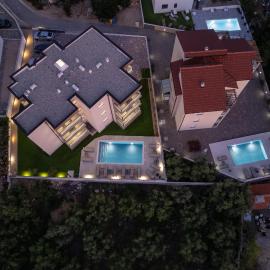 Poolside Hideout Apartments, хотел в Новаля