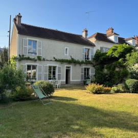 Garden - Center of Fontainebleau - Parking, hotel in Fontainebleau