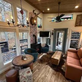 Blueberry Farm Cottage, Hot Tub, Creek, Game Room, ξενοδοχείο σε Mentone