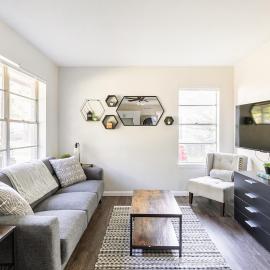 Find Peace at Charming Comfortable Downtown Home, Hotel in Whitesboro
