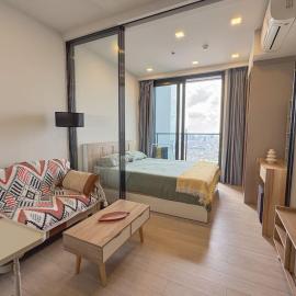 Near Central Rama 9 with Balcony, Pool, Gym & 5m to MRT