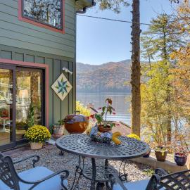 ‘Casa Alcoa’ Mtn-View Apt Over Santeetlah Lake!, hotel in Santeetlah