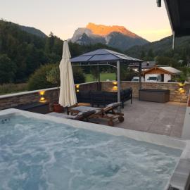 Wellness Apartment mit Sauna, Outdoor Whirlpool & Kamin