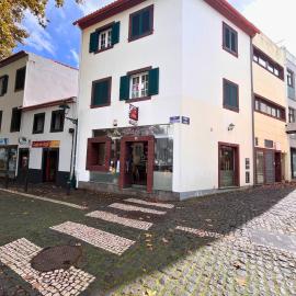 Machico Village Apartment - Private terrace & car park