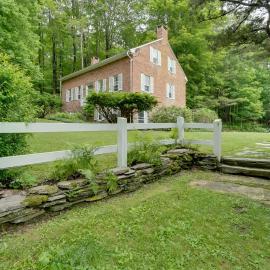 'Sky Parlor Farm' on 480 Acres w/ Fire Pit!, hotel in Salem