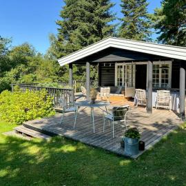 Log Cabin On Beautiful Natural Grounds In Hornbæk – hotel w mieście Hornbæk