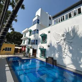LUXUS Resort - Swimming Pool, hotel v destinaci Puduččéri