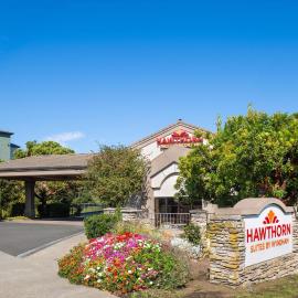 Hawthorn Suites by Wyndham Napa Valley, отель в Напе