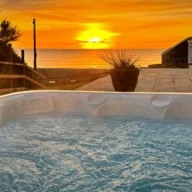 Swn Y Don - Modern Luxury Steps from Newgale Beach Bliss for up to 10 People