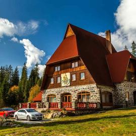 Bucsin menedékház, hotel di Bucin