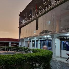 Hotel New Gurudeo Basera And Family Restaurant, hotel in Aurangābād