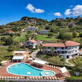 LUZIA AGRIRESORT - Piscina Panoramica e vista Mare a Capo Vaticano, מלון בקאפו ותיקנו
