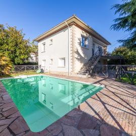 Le Churchill - Piscine Privée, hotel in Villeneuve-sur-Lot