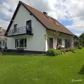 Haus Sengbach im Bergischen Land mit 2 Schlafzimmern, hotel in Leichlingen