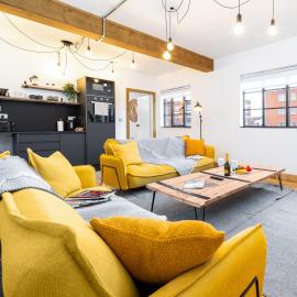 Spacious Loft Apartment - Smart TV - WiFi - On Street Parking 1NT, Hotel in Birmingham