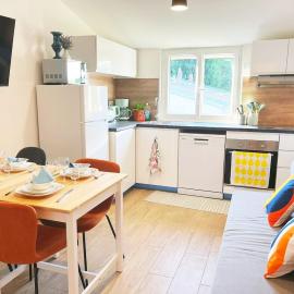 Gare 8 min pied -Disney et Paris 15 min - Mezzanine, hotel in Noisiel