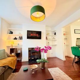Lorne House-Near Centre-Free Parking-Sleeps 8, hotel en Bath