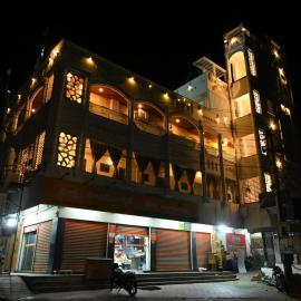 BVR Dazzle Residency – hotel w mieście Avanigadda