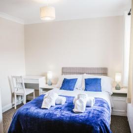 3-Bed House with 2 Free Parking Spaces Near City Centre & Waterfront