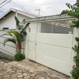 Casa espaçosa em bairro tranquilo, 2 vagas de garagem, hotel in Pouso Alegre
