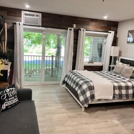 Remodeled Studio with Balcony, Pool and Hot Tub near Loon Mountain, hotel u gradu Linkoln