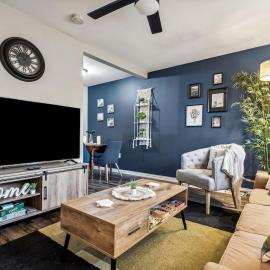 Delightful 1BD AT and T Walkable