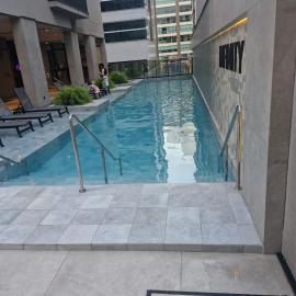 Apto em Itapema com acesso a piscinas,sendo uma aquecida e academia