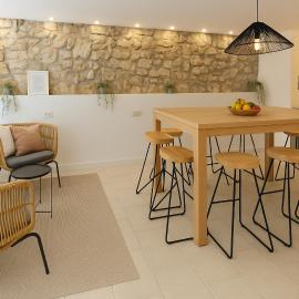 Boutique Heritage Home 4M - Steps from the Sea