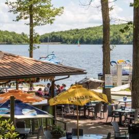 Locust Lakes Village में, होटल Gorgeous Chalet in the Poconos w/ Hot Tub!