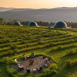 Barrel Hot Tub at 'The Eagle Dome' in Franklin, hotel en Franklin