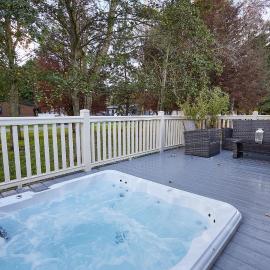 Foxglove Lodge with Hot Tub, hotel in Barmby on the Moor