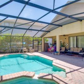 Sunny Villa w/ Lanai: 17 Mi to Disney!