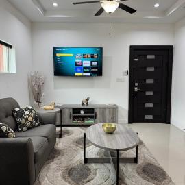 Fully Furnished 3BR and 2BA Gem Near Airport & Mall, hotel en McAllen